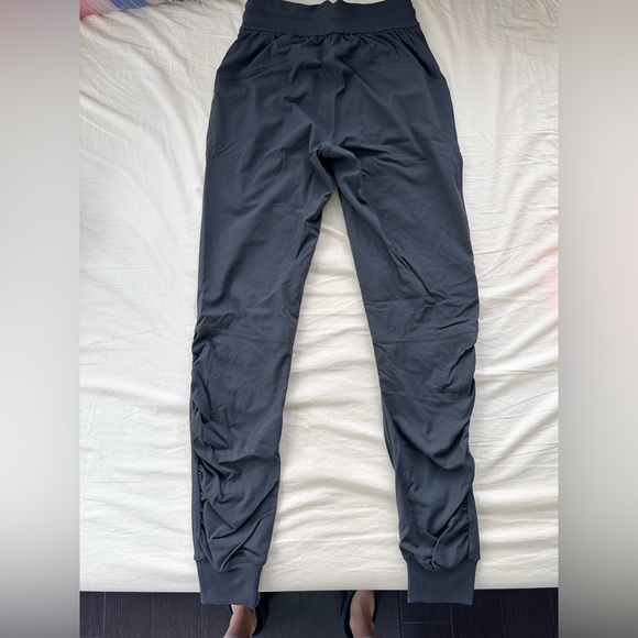 Lululemon Beyond the Studio Jogger
Graphite Grey - Picture 4 of 4